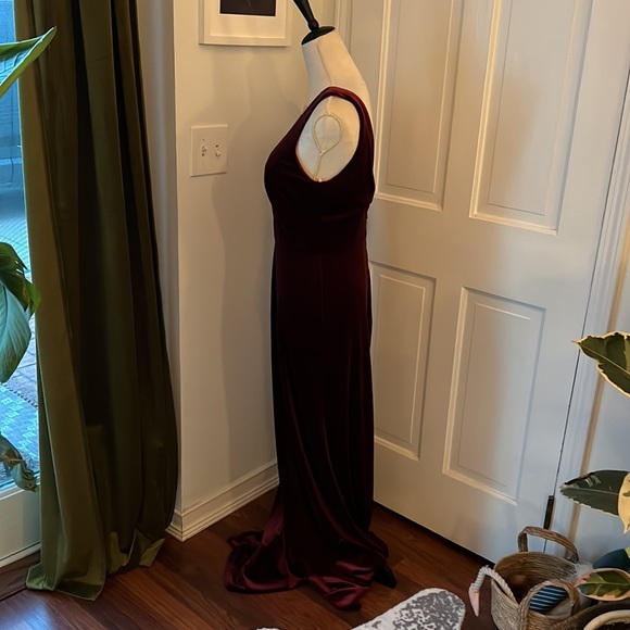 Jenny Yoo burgundy plunge gown - Picture 3 of 5